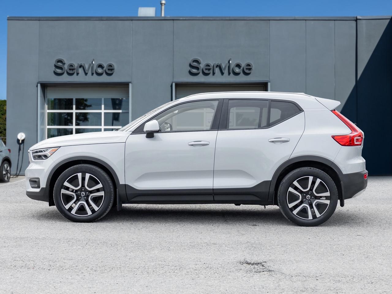 2022 Volvo XC40 T5 AWD  HARMAN KARDON  NAVI  PREMIUM PACK  CPO Photo