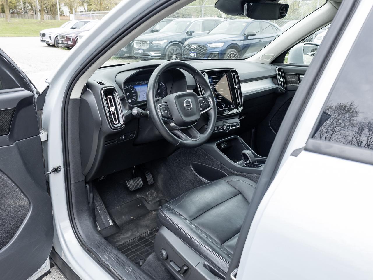 2022 Volvo XC40 T5 AWD  HARMAN KARDON  NAVI  PREMIUM PACK  CPO Photo
