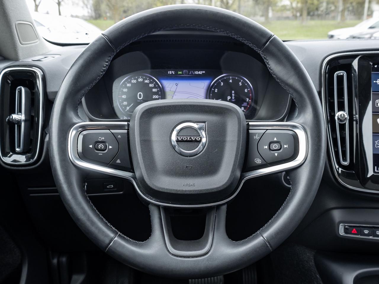 2022 Volvo XC40 T5 AWD  HARMAN KARDON  NAVI  PREMIUM PACK  CPO Photo