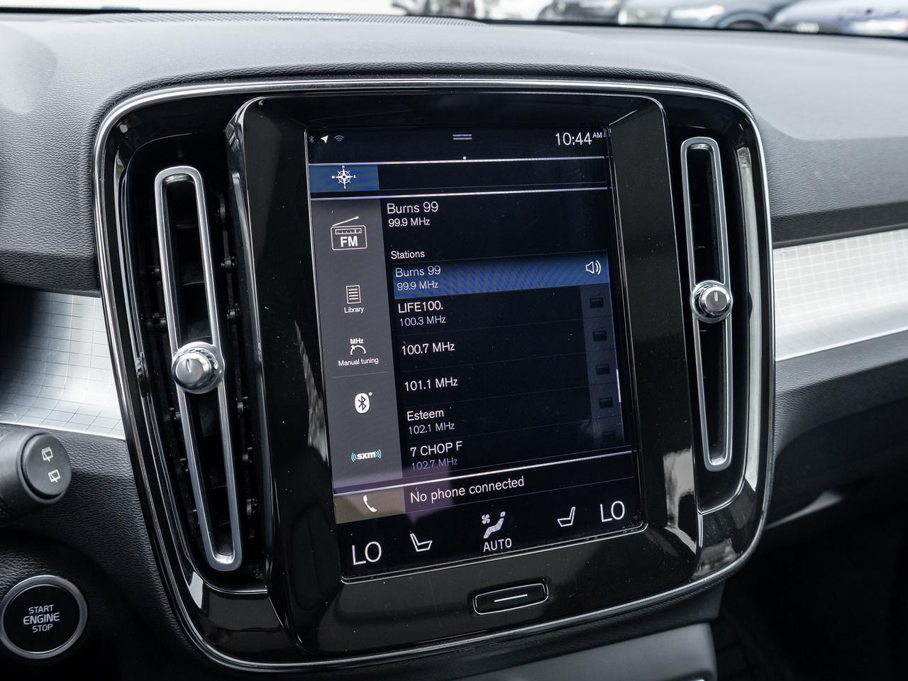 2022 Volvo XC40 T5 AWD  HARMAN KARDON  NAVI  PREMIUM PACK  CPO Photo