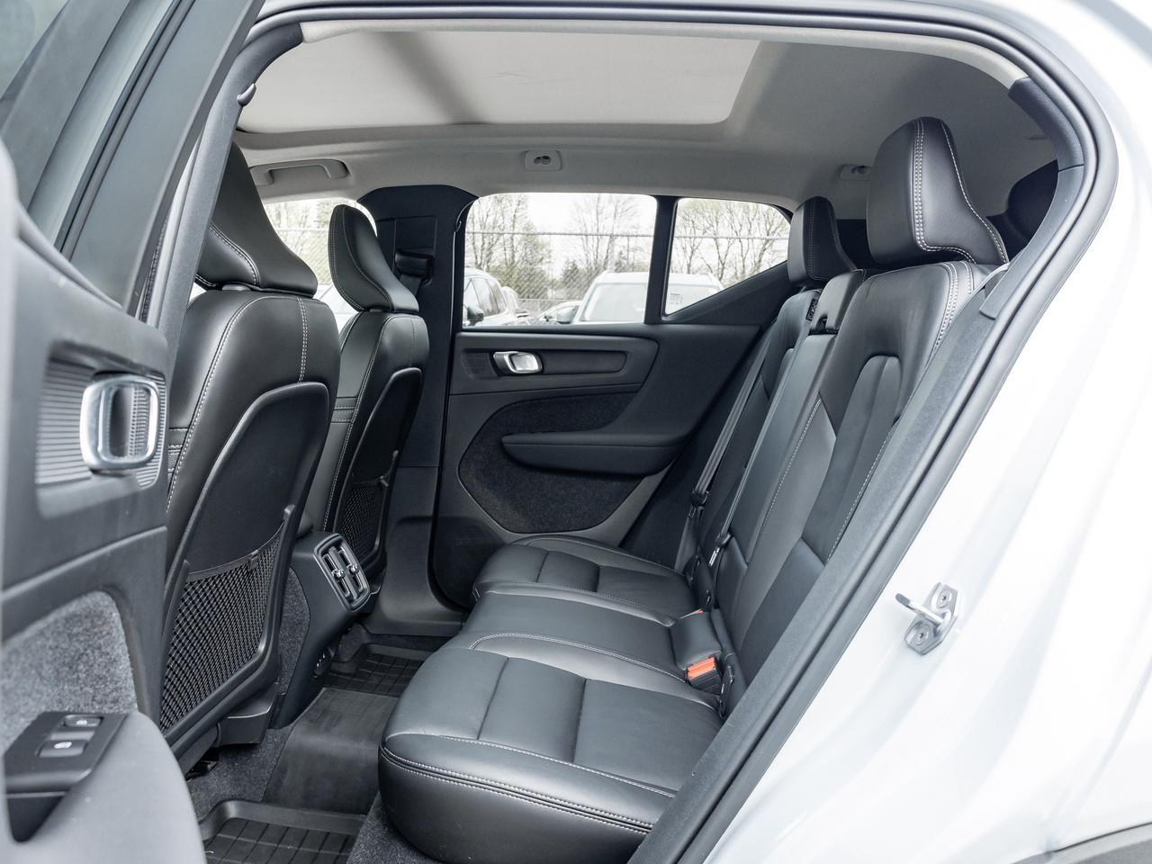 2022 Volvo XC40 T5 AWD  HARMAN KARDON  NAVI  PREMIUM PACK  CPO Photo