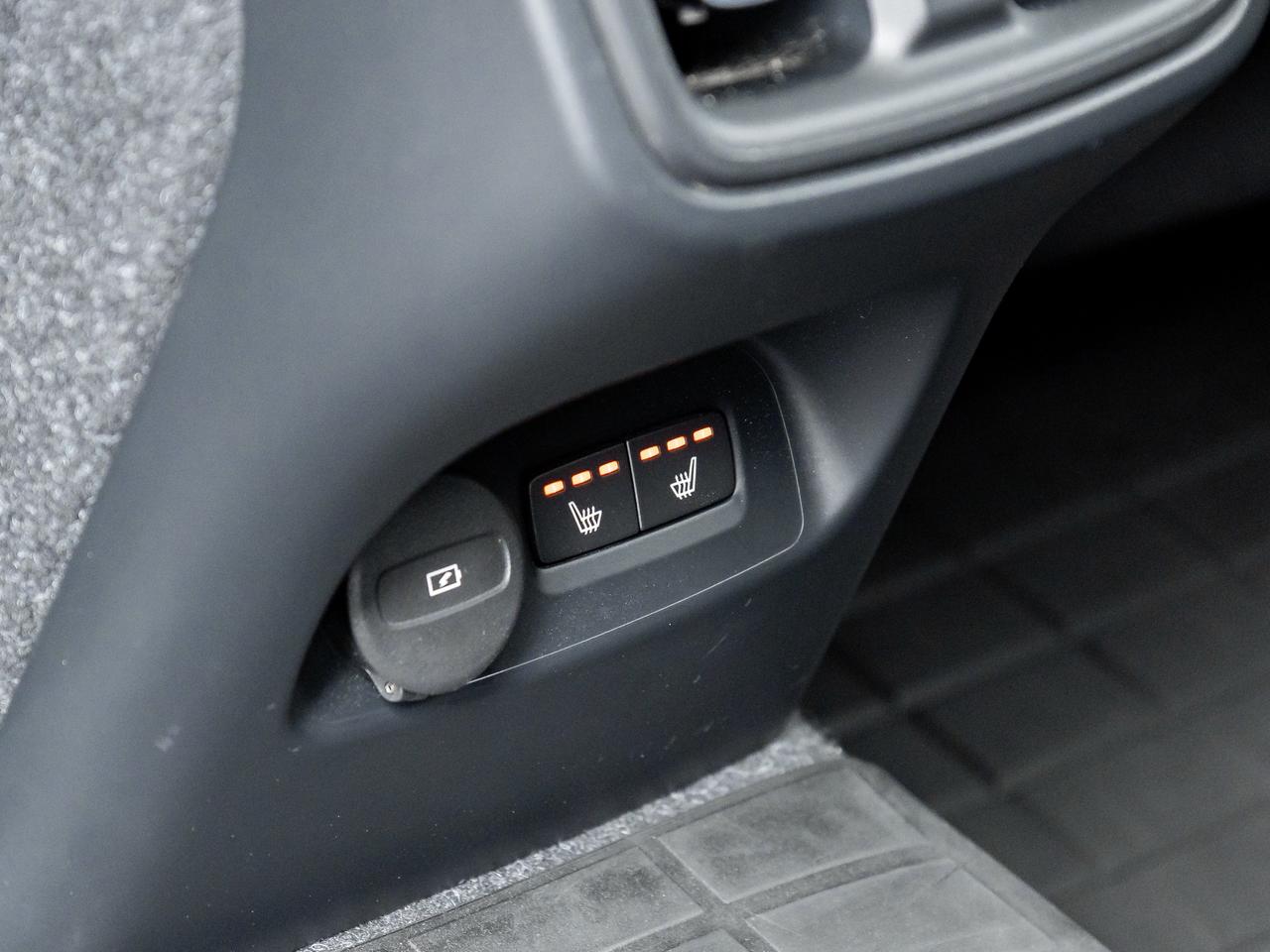 2022 Volvo XC40 T5 AWD  HARMAN KARDON  NAVI  PREMIUM PACK  CPO Photo