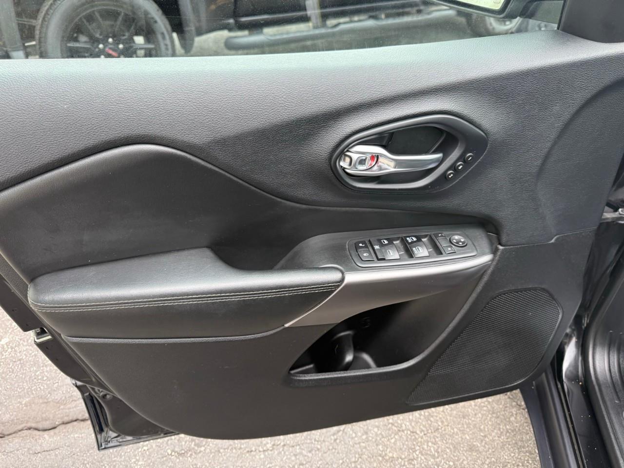 2019 Jeep Cherokee Limited 4dr 4x4 Photo