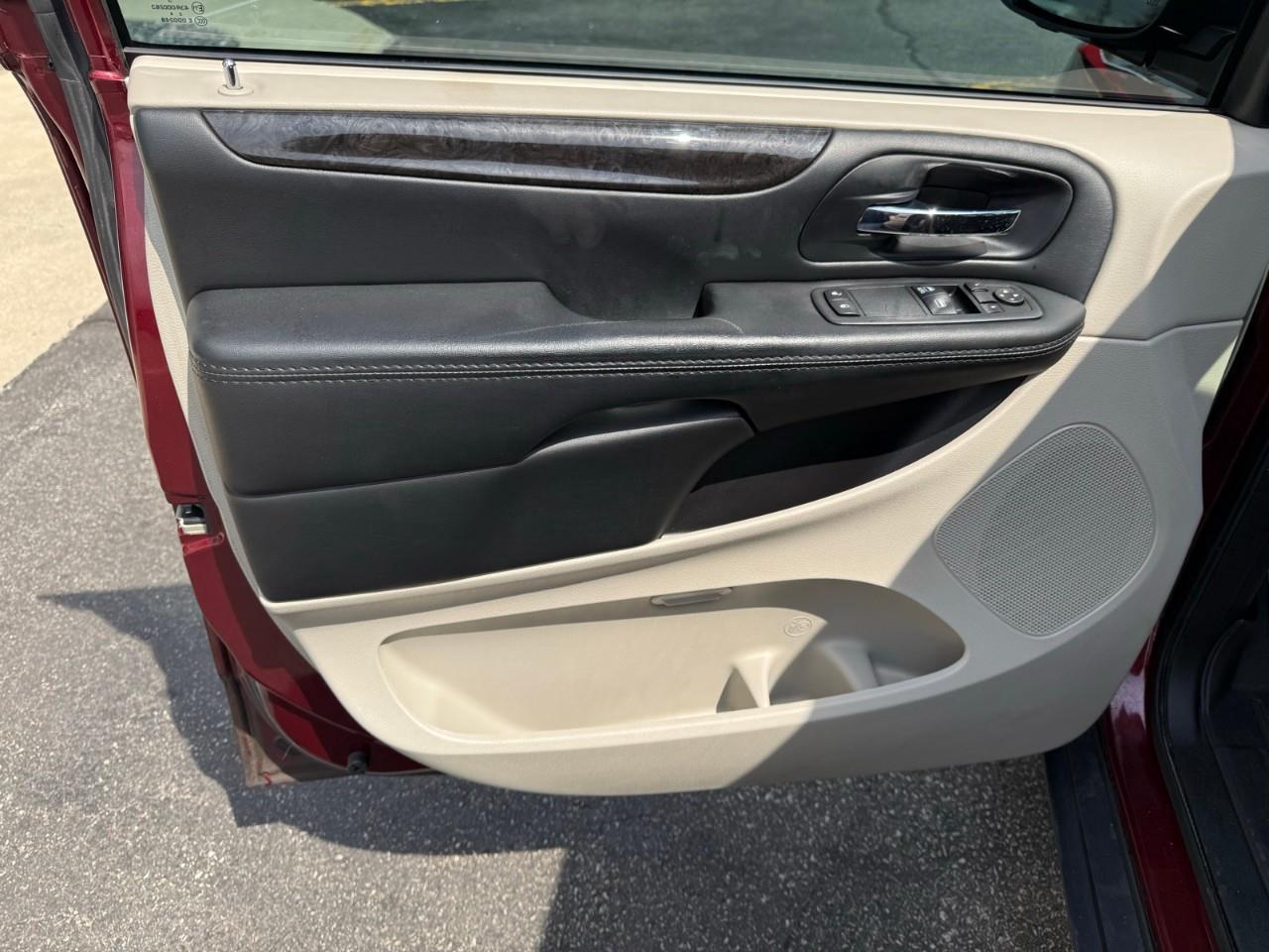 2017 Dodge Grand Caravan CVP/SXT Passenger Van Photo