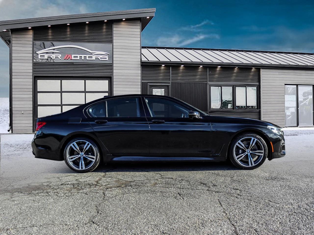 2016 BMW 750 i xDrive 4dr All-wheel Drive Sedan Photo2