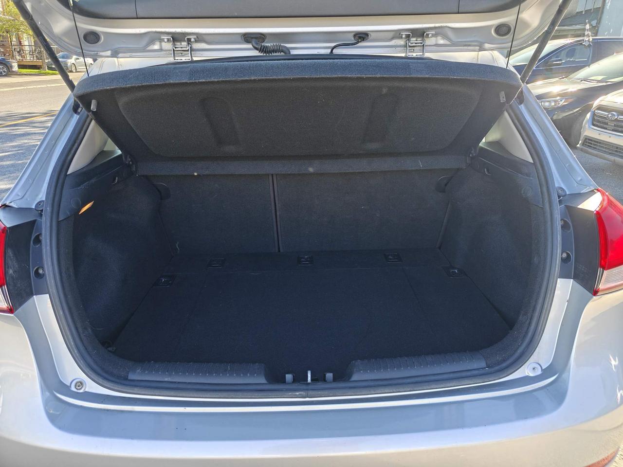 2018 Kia Forte 2.0L EX (A6) 4dr Hatchback Photo