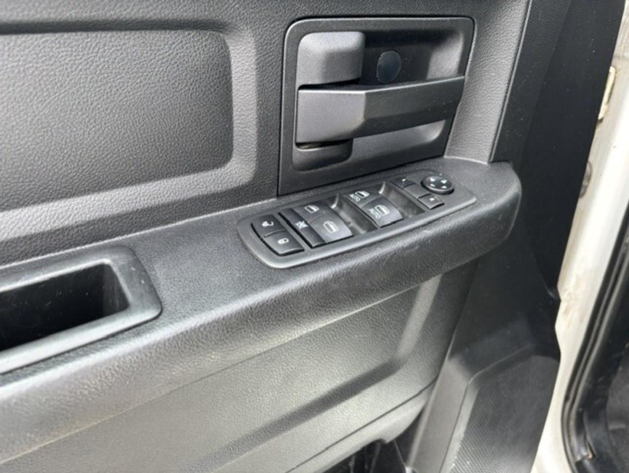 2014 RAM 2500 4X4 V8 HEMI-CREW CAB-SHORT BOX-GOVERNMENT OWNED! Photo