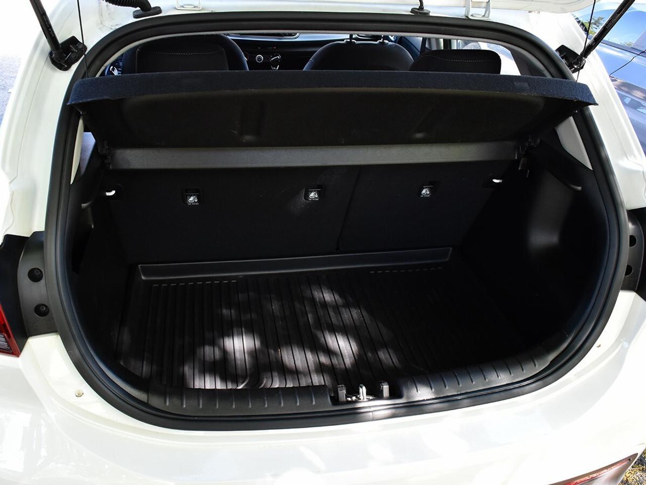 2022 Kia Rio 5-door LX+ Photo