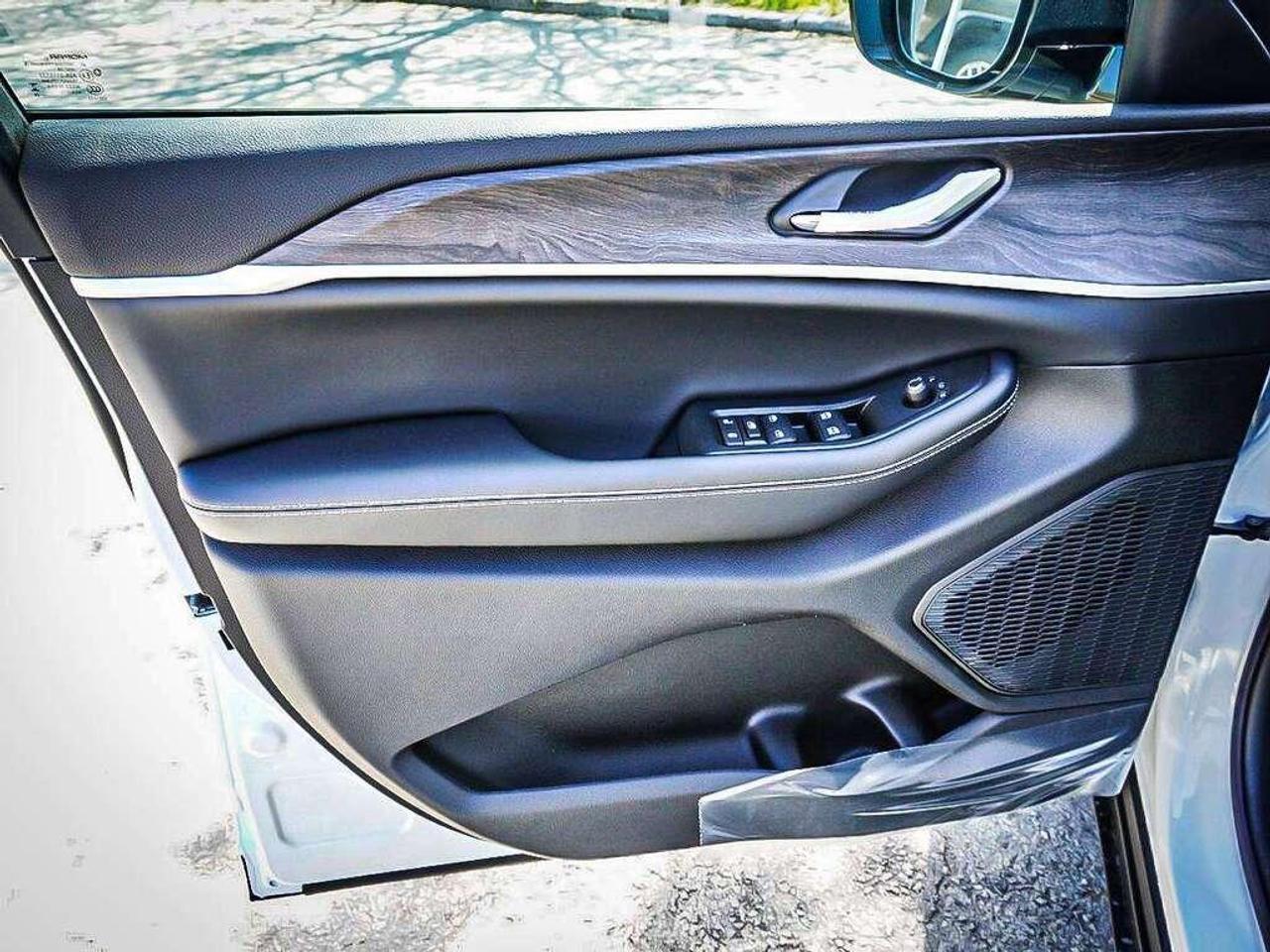 2026 Jeep Grand Cherokee L  Photo
