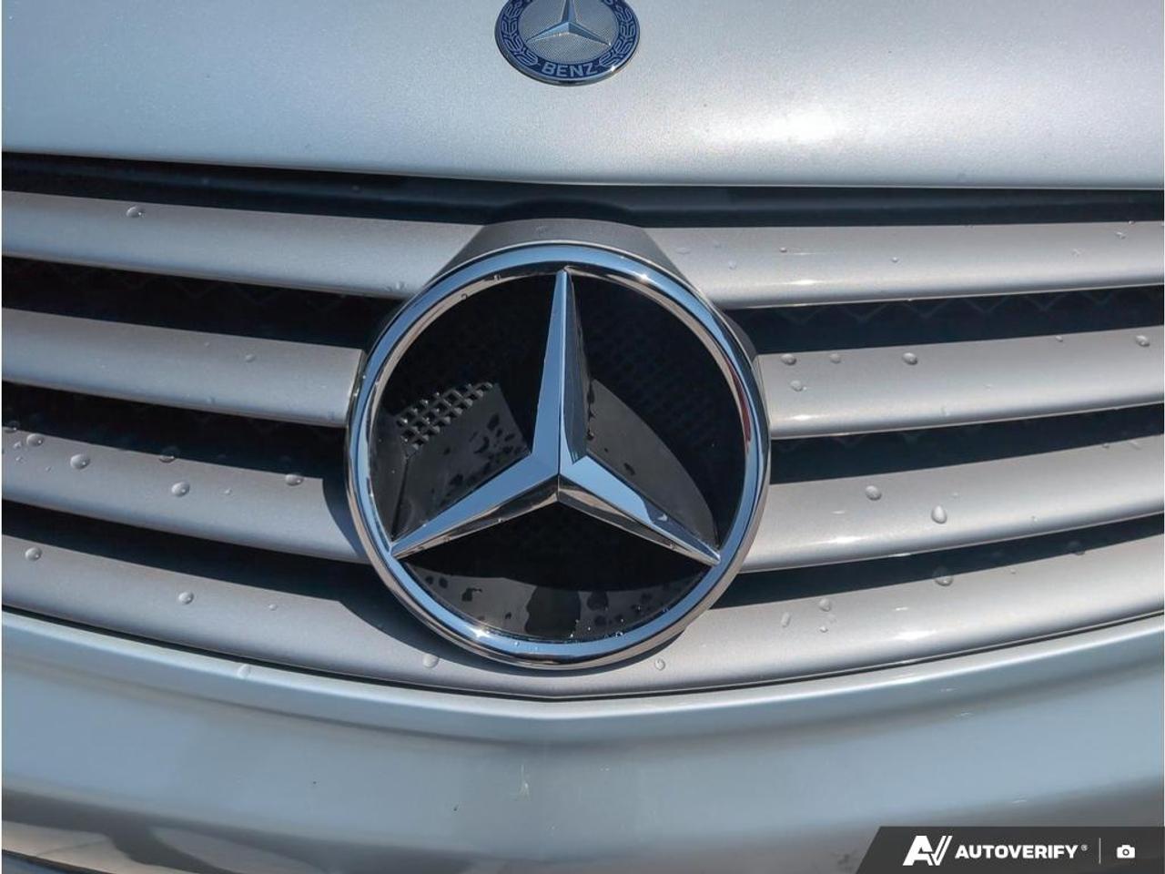 2004 Mercedes-Benz SL-Class Base SL 500 2dr Roadster Photo