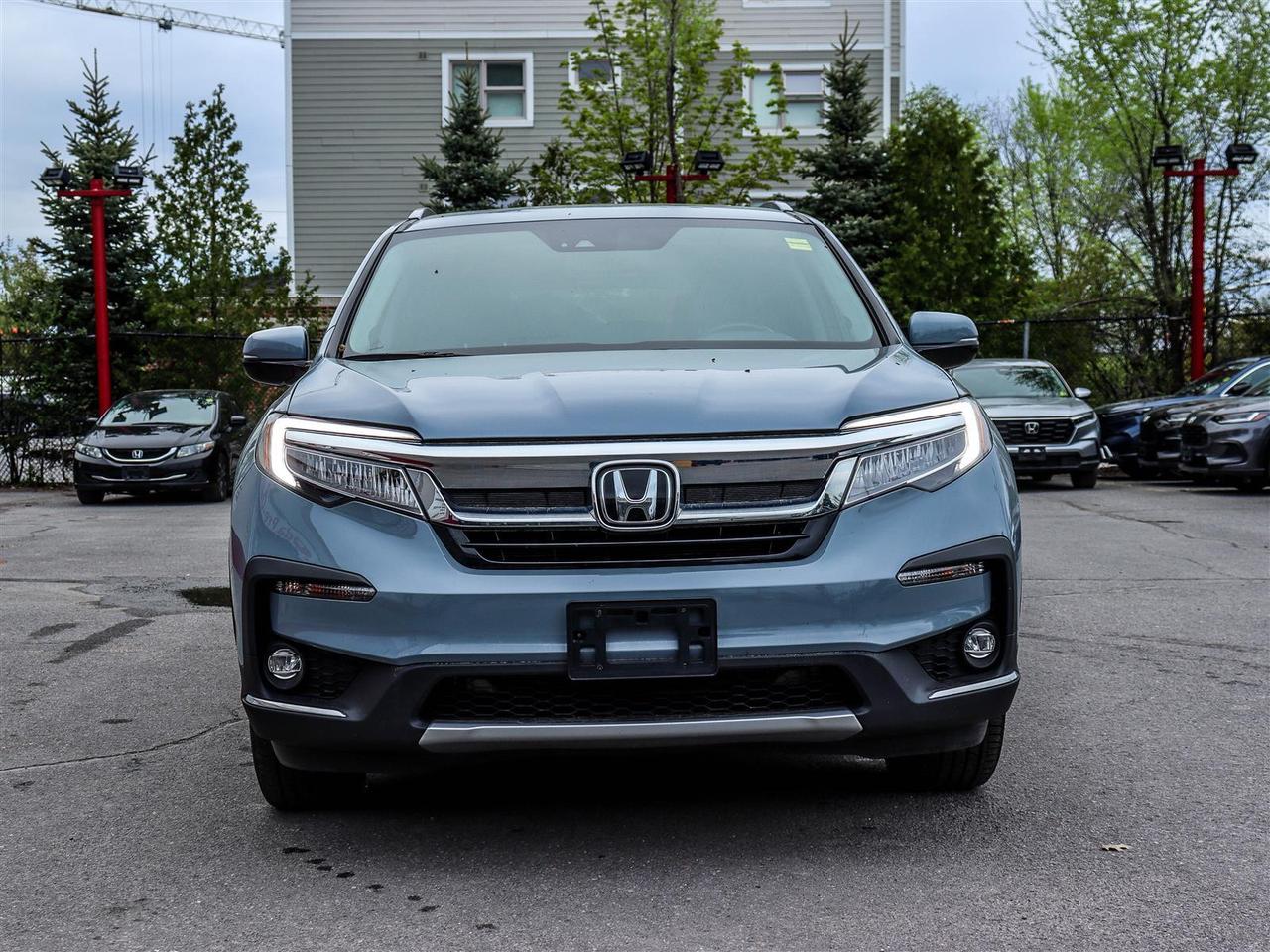 2022 Honda Pilot Touring 7-PASSENGER LEATHER NAVI SUNROOF Photo