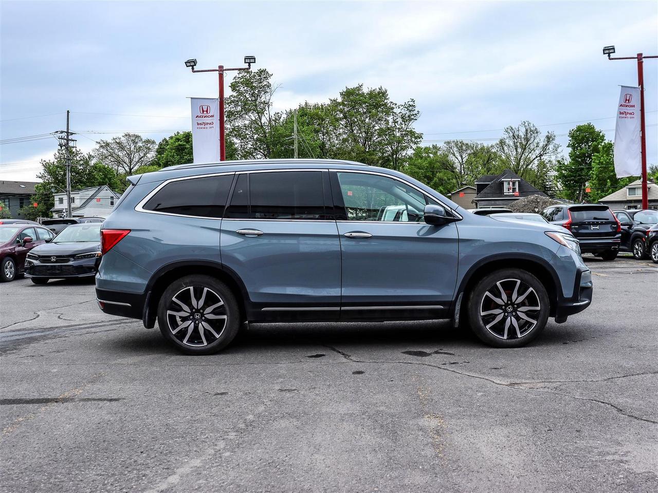 2022 Honda Pilot Touring 7-PASSENGER LEATHER NAVI SUNROOF Photo