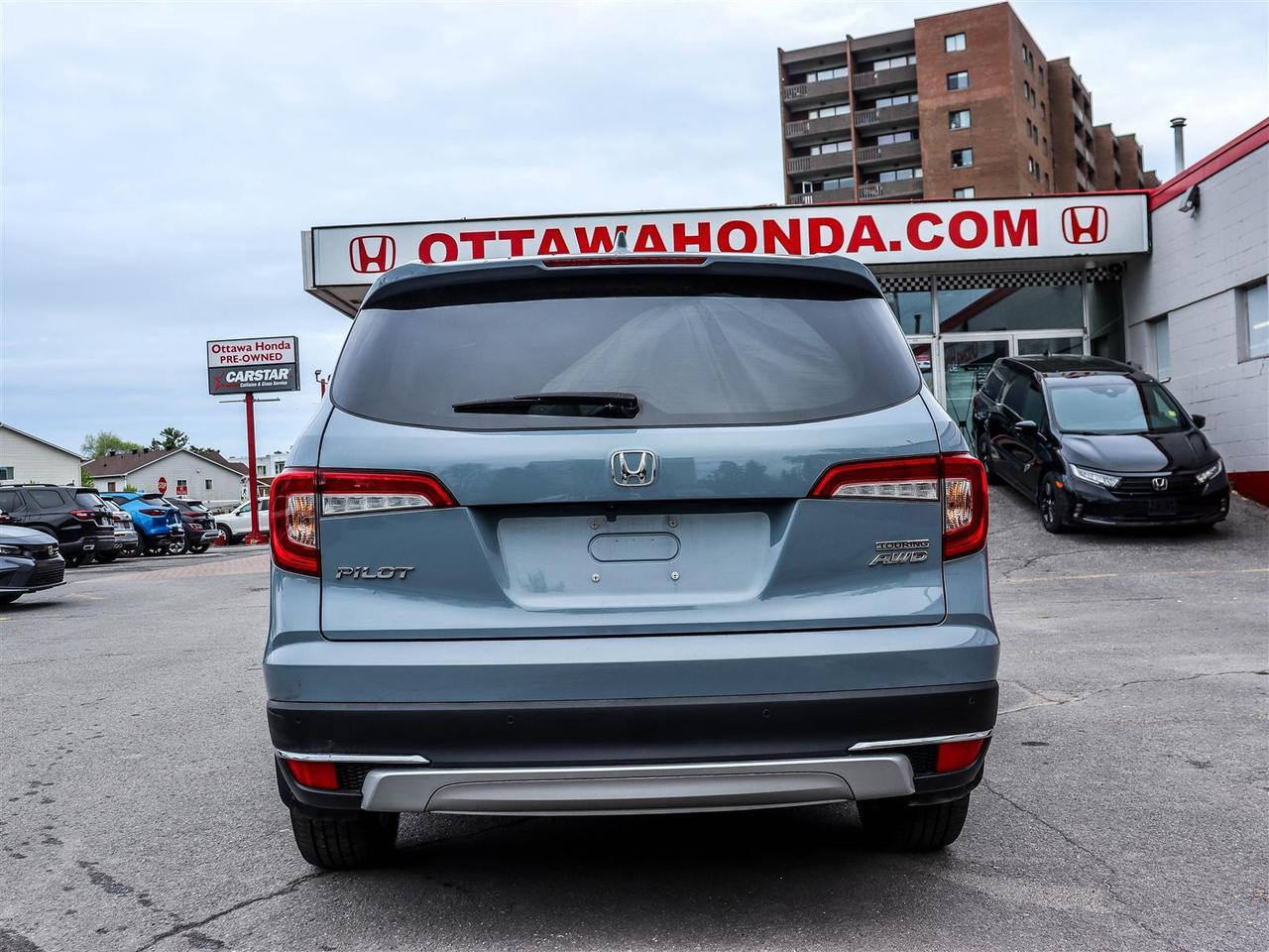 2022 Honda Pilot Touring 7-PASSENGER LEATHER NAVI SUNROOF Photo