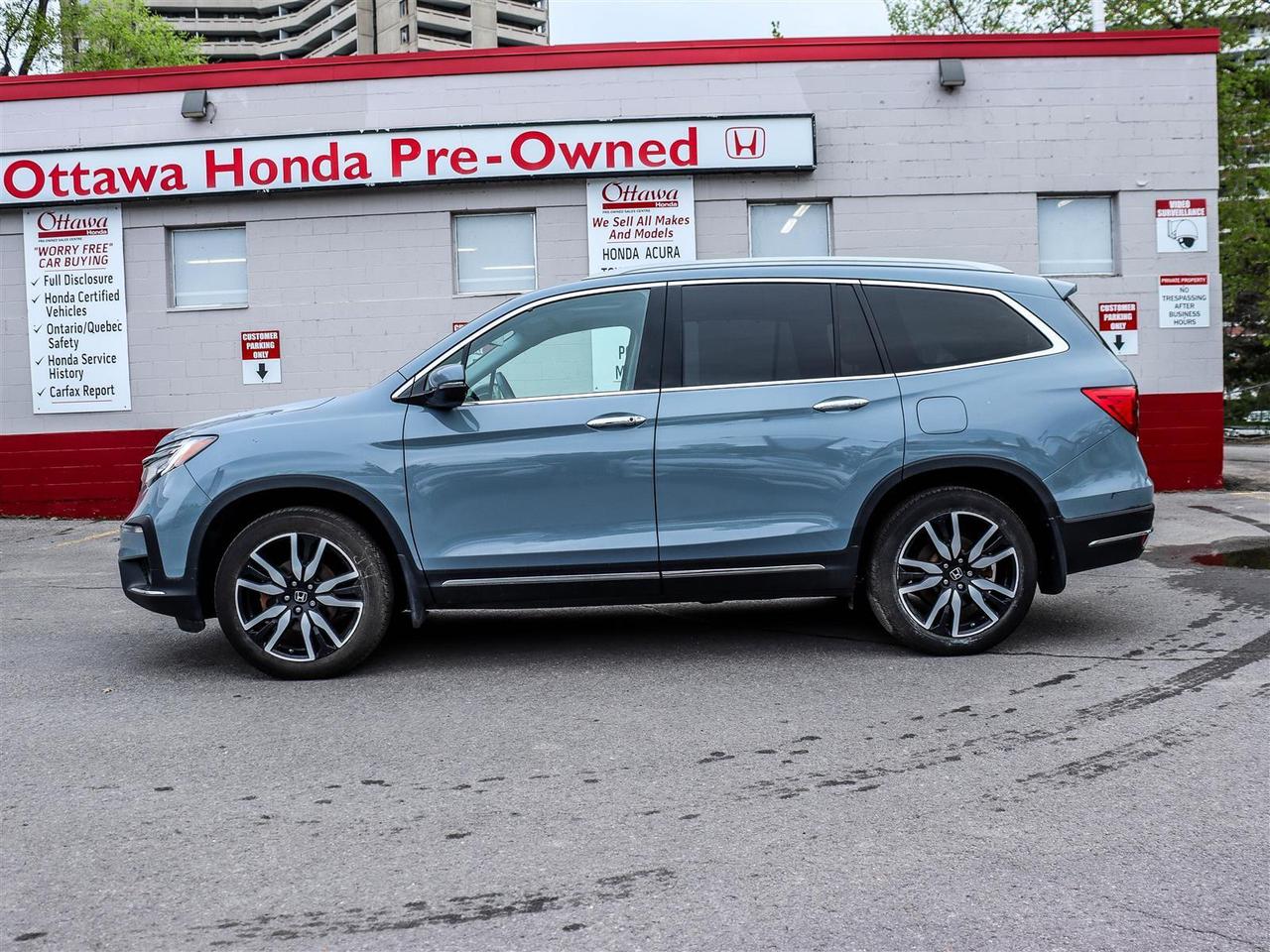 2022 Honda Pilot Touring 7-PASSENGER LEATHER NAVI SUNROOF Photo
