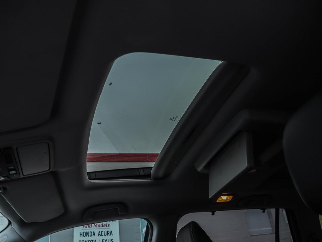2022 Honda Pilot Touring 7-PASSENGER LEATHER NAVI SUNROOF Photo