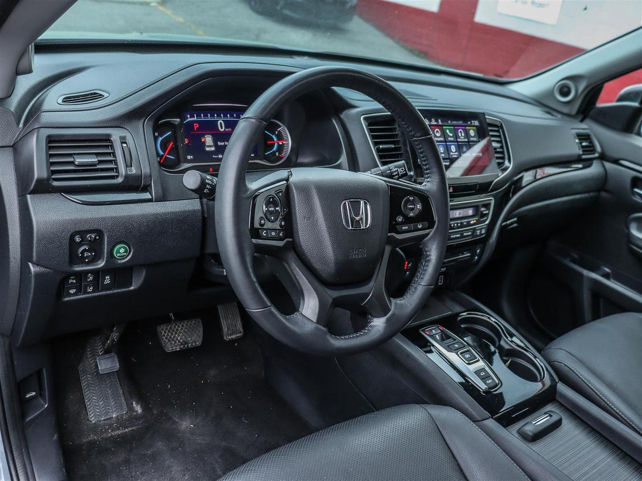 2022 Honda Pilot Touring 7-PASSENGER LEATHER NAVI SUNROOF Photo