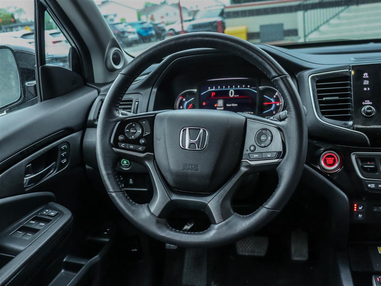 2022 Honda Pilot Touring 7-PASSENGER LEATHER NAVI SUNROOF Photo