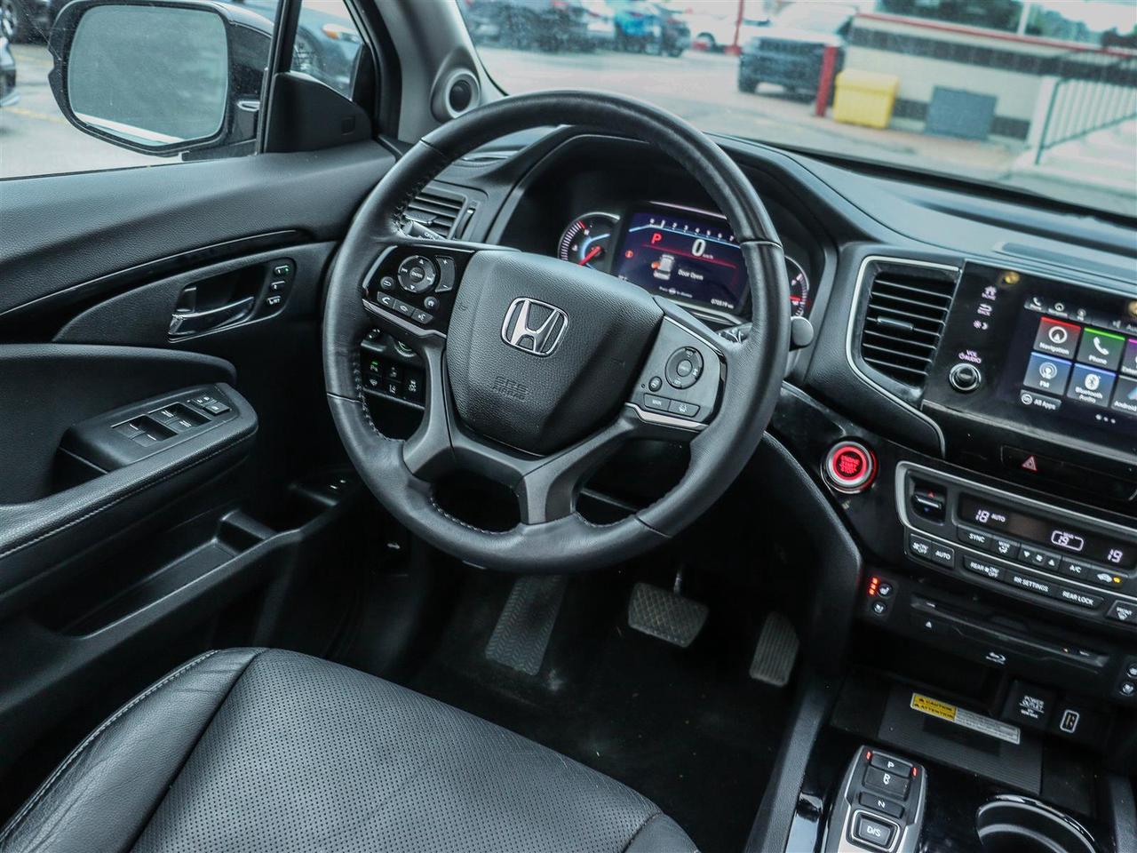 2022 Honda Pilot Touring 7-PASSENGER LEATHER NAVI SUNROOF Photo
