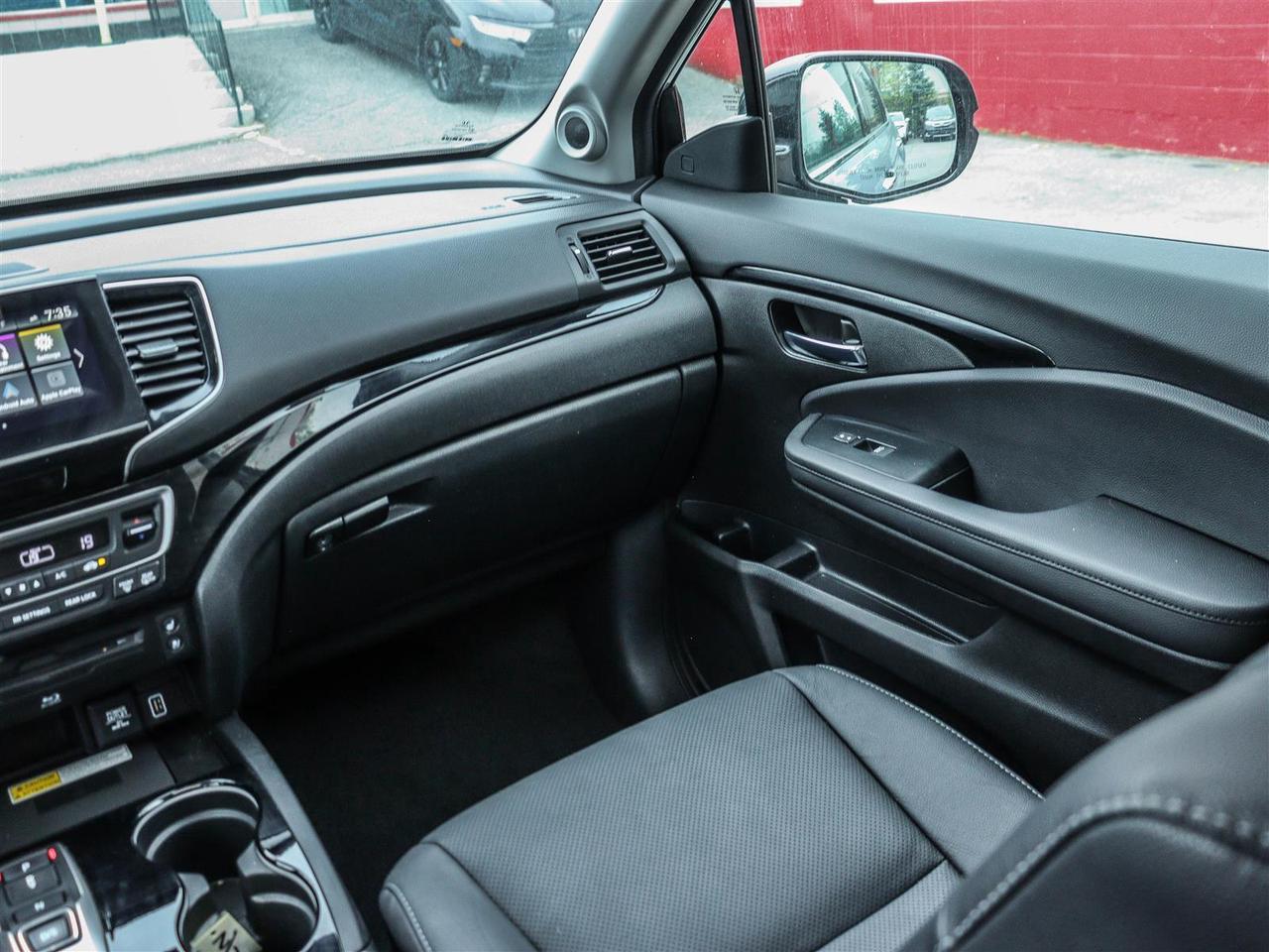 2022 Honda Pilot Touring 7-PASSENGER LEATHER NAVI SUNROOF Photo