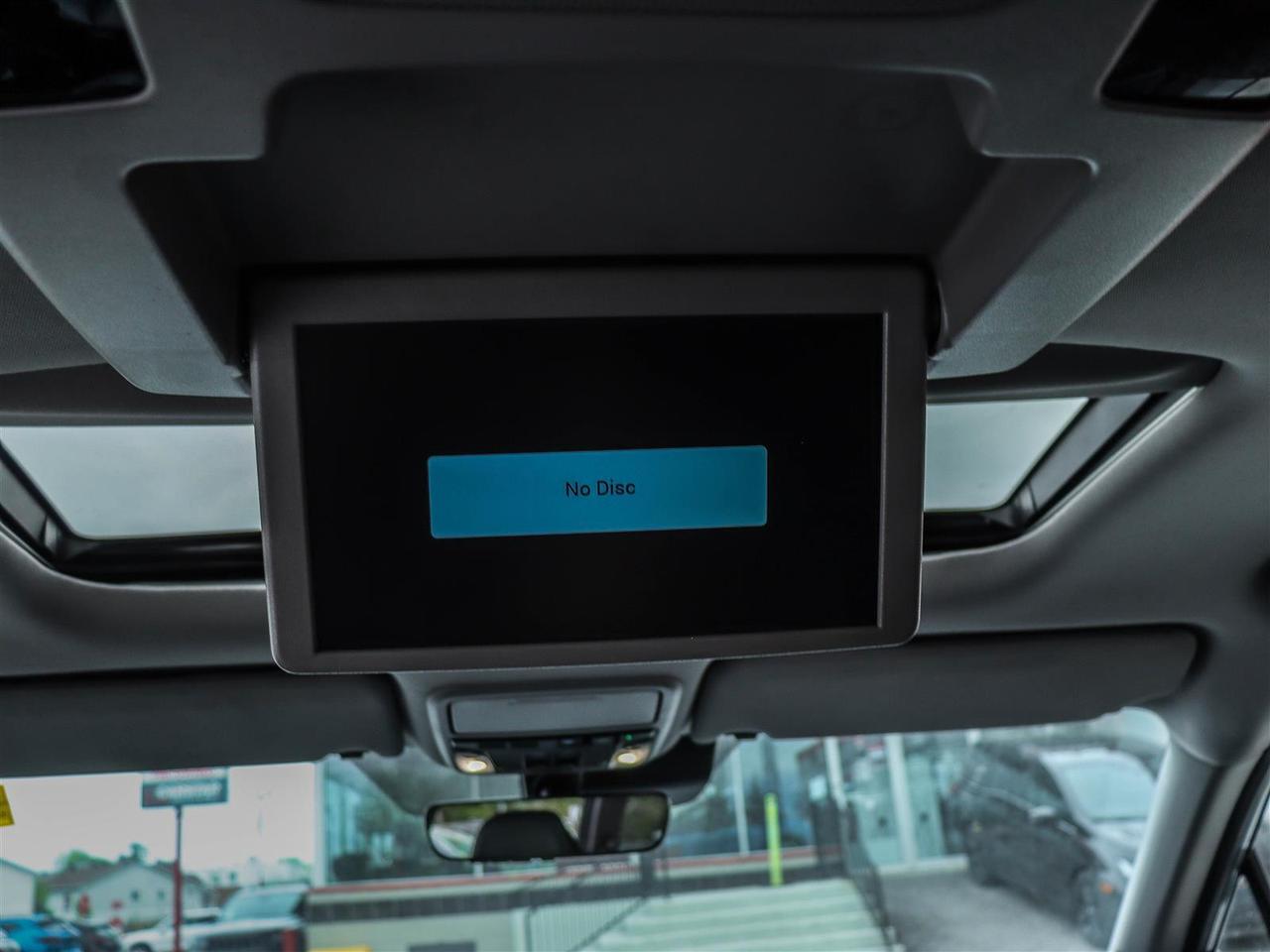 2022 Honda Pilot Touring 7-PASSENGER LEATHER NAVI SUNROOF Photo