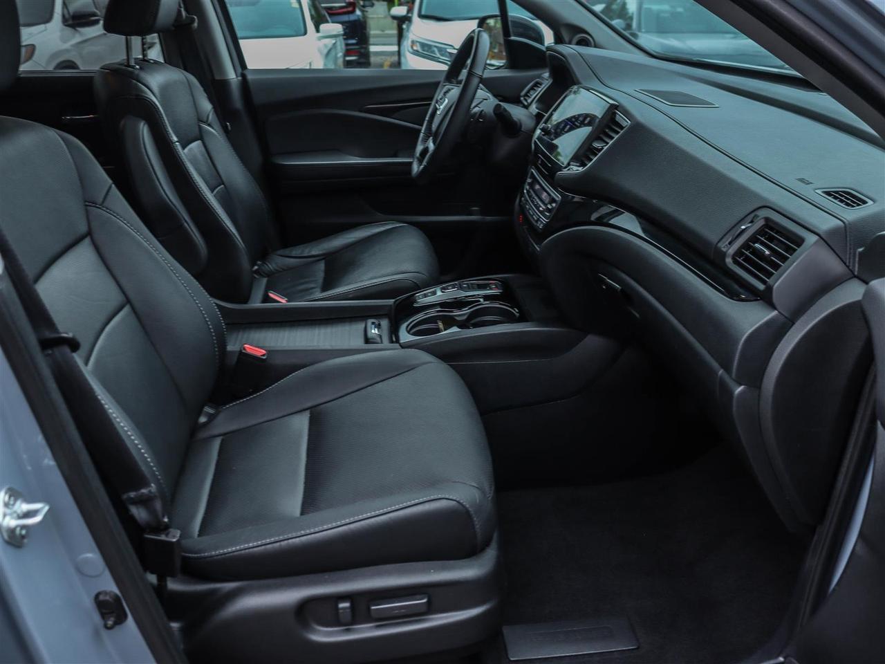 2022 Honda Pilot Touring 7-PASSENGER LEATHER NAVI SUNROOF Photo