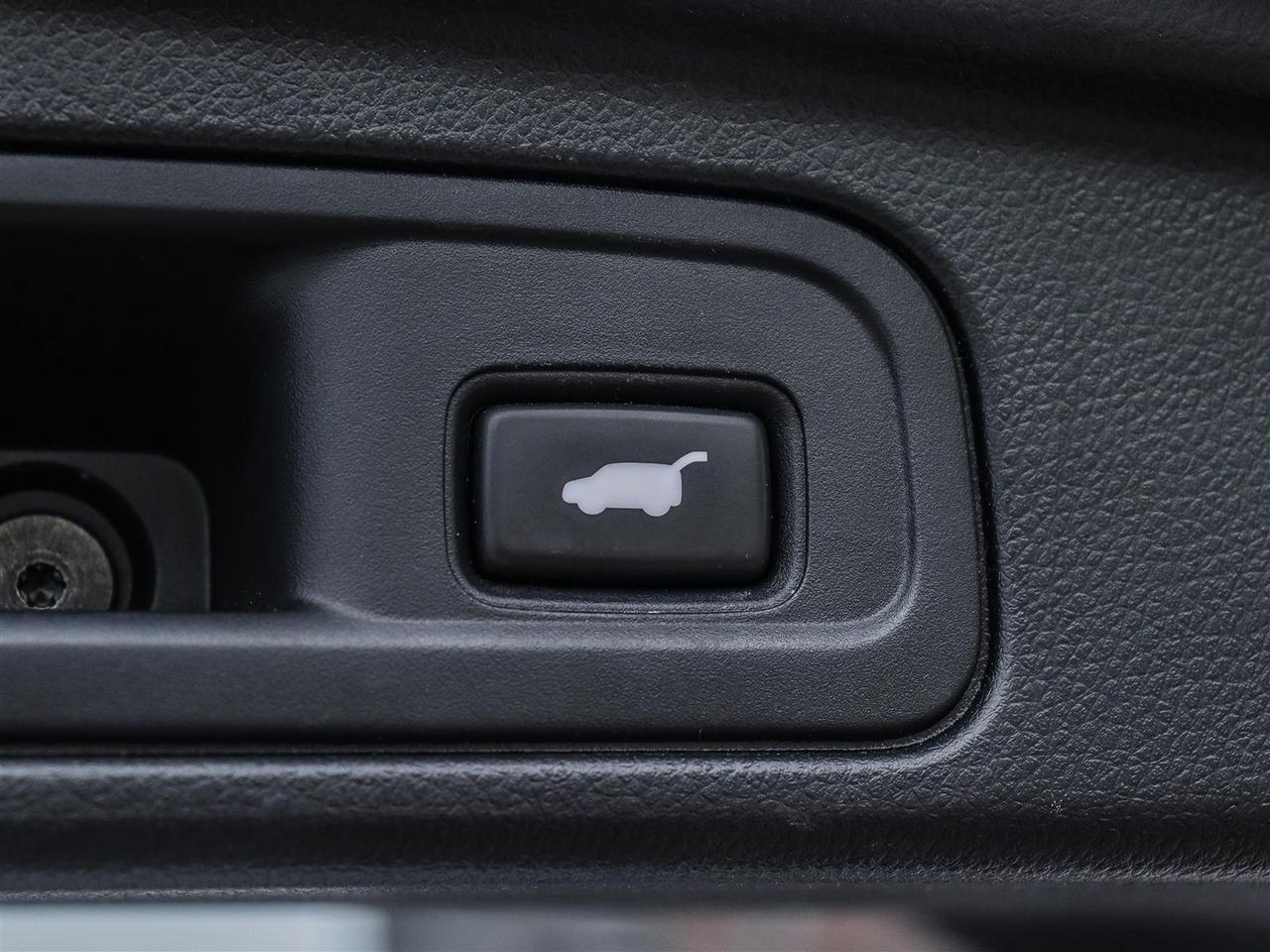 2022 Honda Pilot Touring 7-PASSENGER LEATHER NAVI SUNROOF Photo
