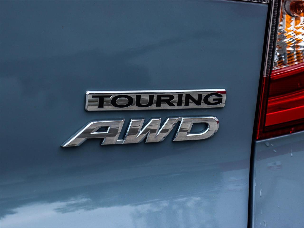 2022 Honda Pilot Touring 7-PASSENGER LEATHER NAVI SUNROOF Photo