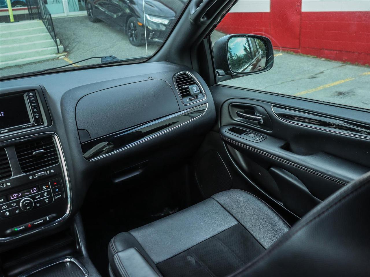 2020 Dodge Grand Caravan SXT PREMIUM NAVI DUAL DVD TOW PKG Photo