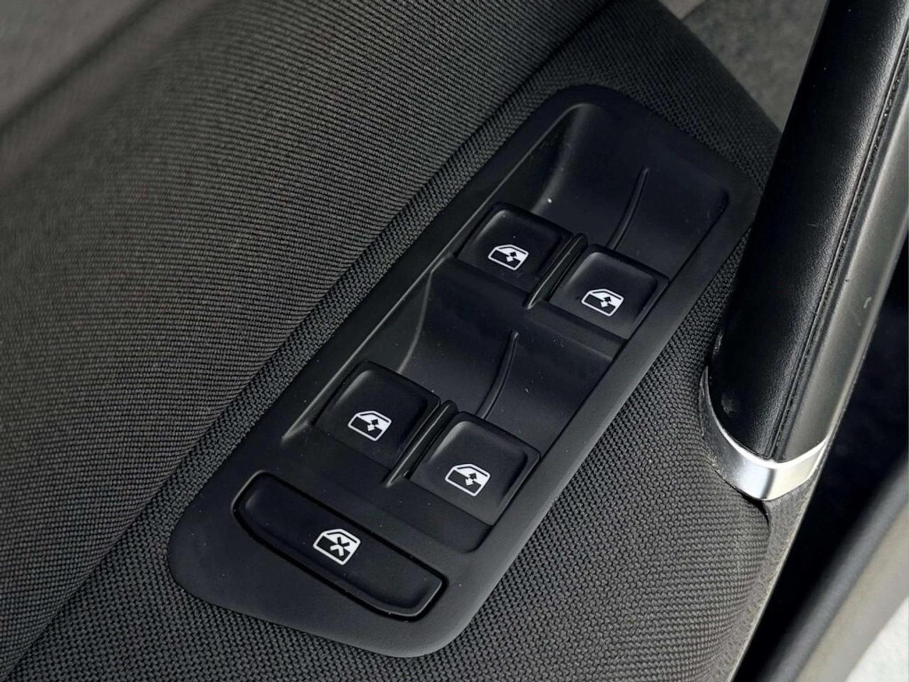 2018 Volkswagen Golf SportWagen Comfortline Manual 4MOTION Photo