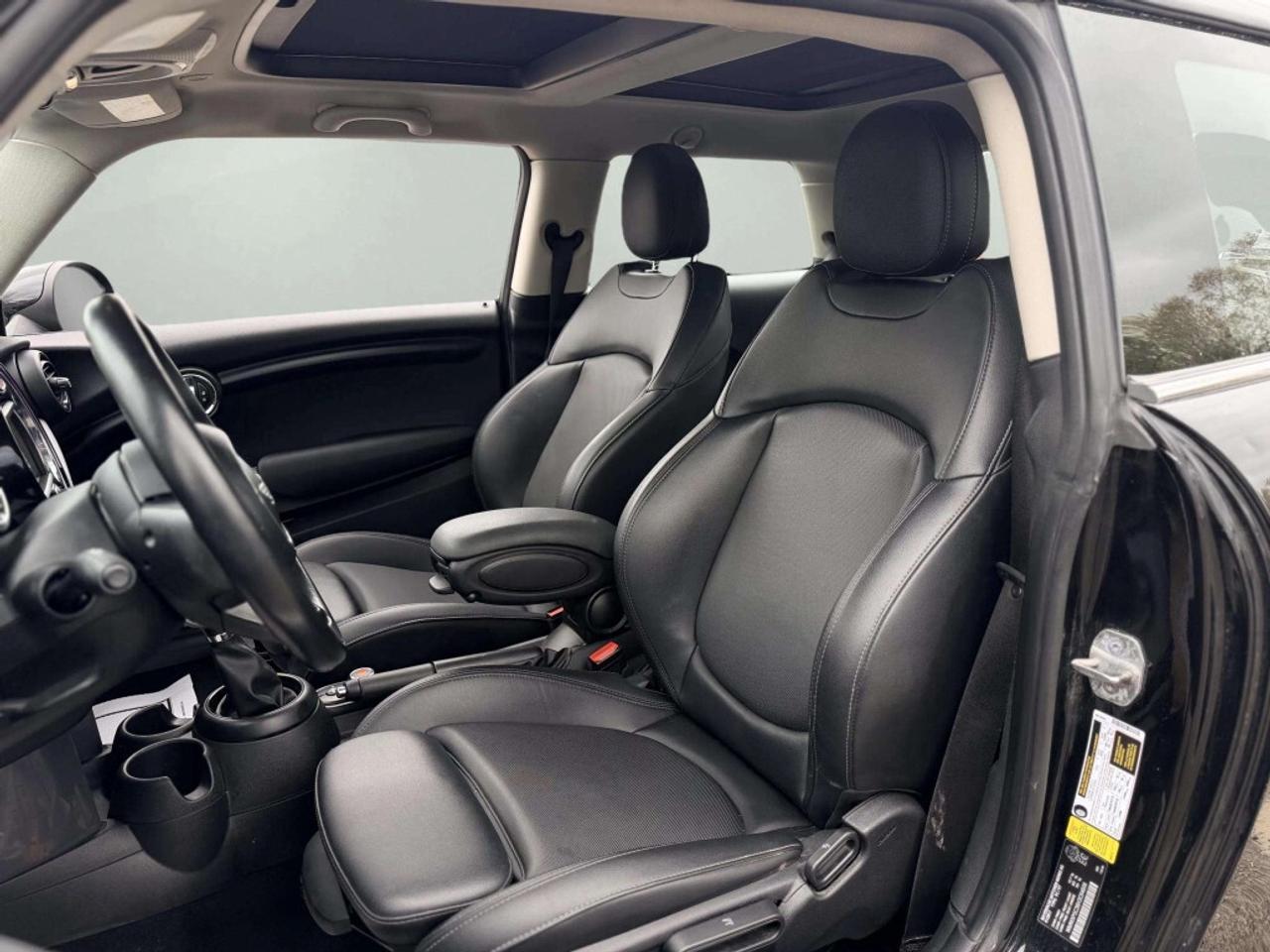 2017 MINI Cooper Hardtop 3dr Photo