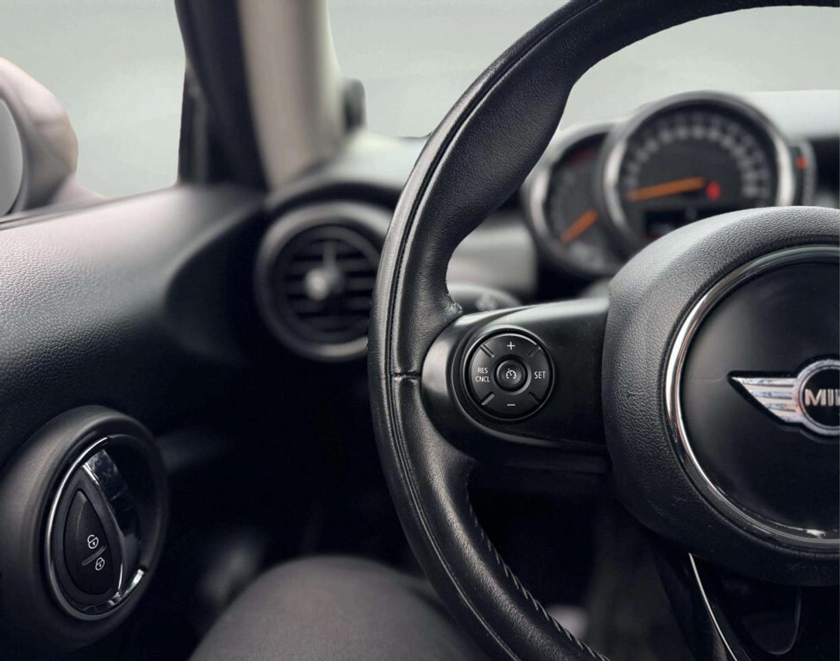 2017 MINI Cooper Hardtop 3dr Photo
