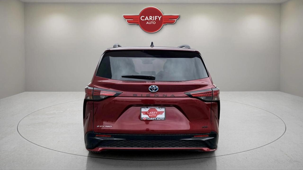 2025 Toyota Sienna XSE 7-Passenger All-wheel Drive Photo