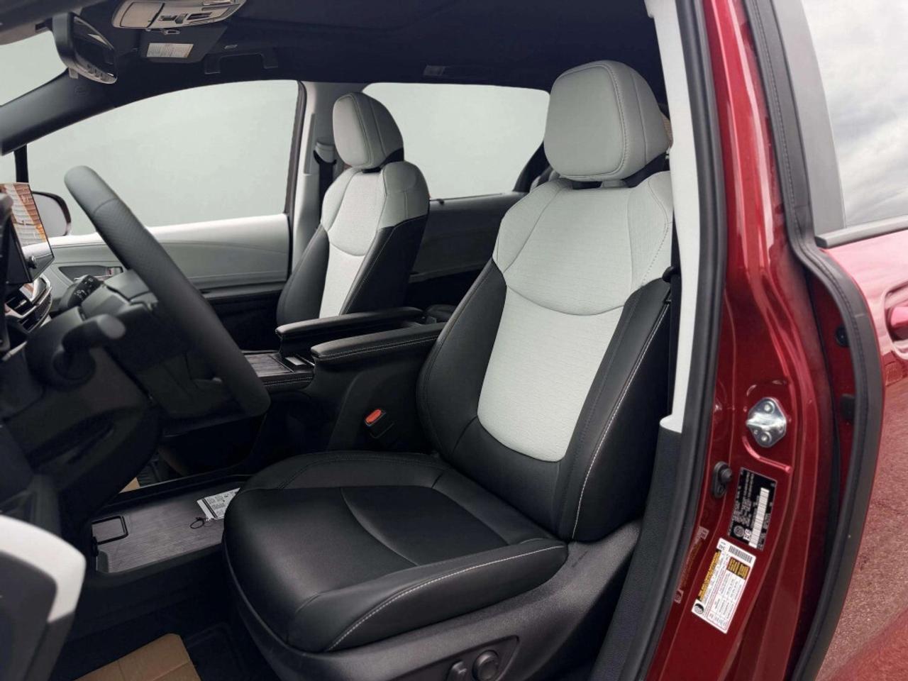 2025 Toyota Sienna XSE 7-Passenger All-wheel Drive Photo
