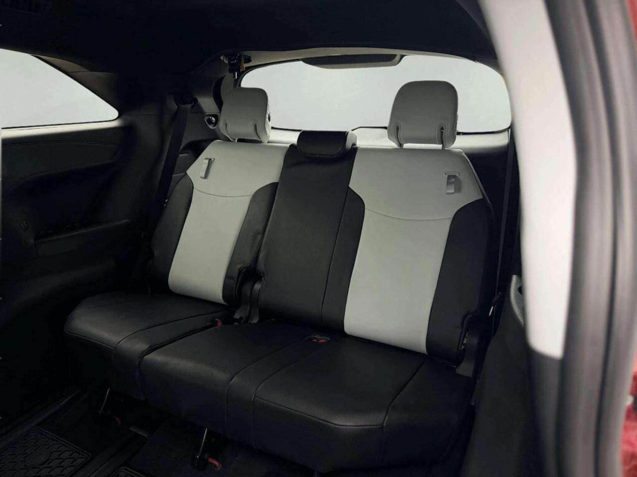 2025 Toyota Sienna XSE 7-Passenger All-wheel Drive Photo