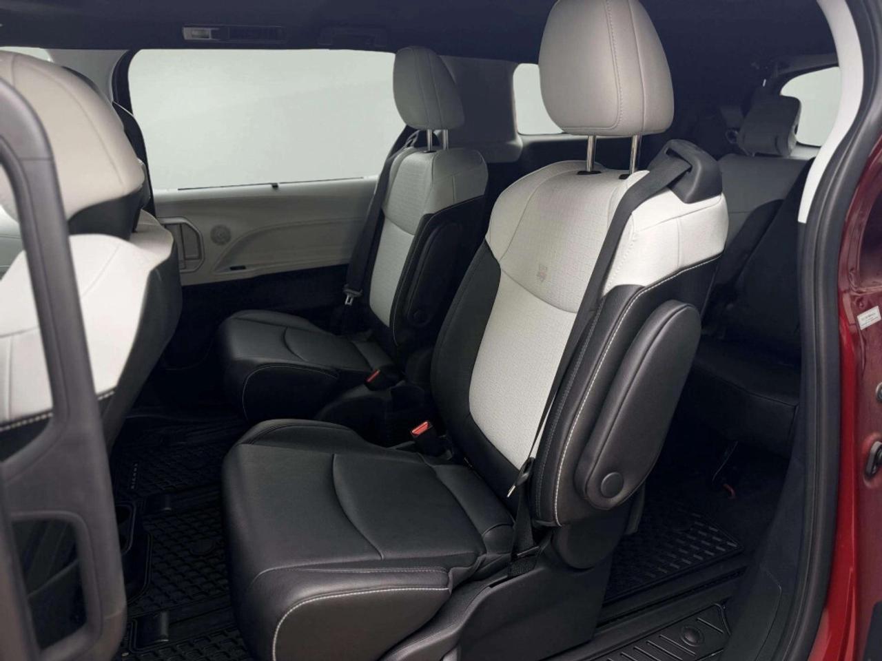 2025 Toyota Sienna XSE 7-Passenger All-wheel Drive Photo