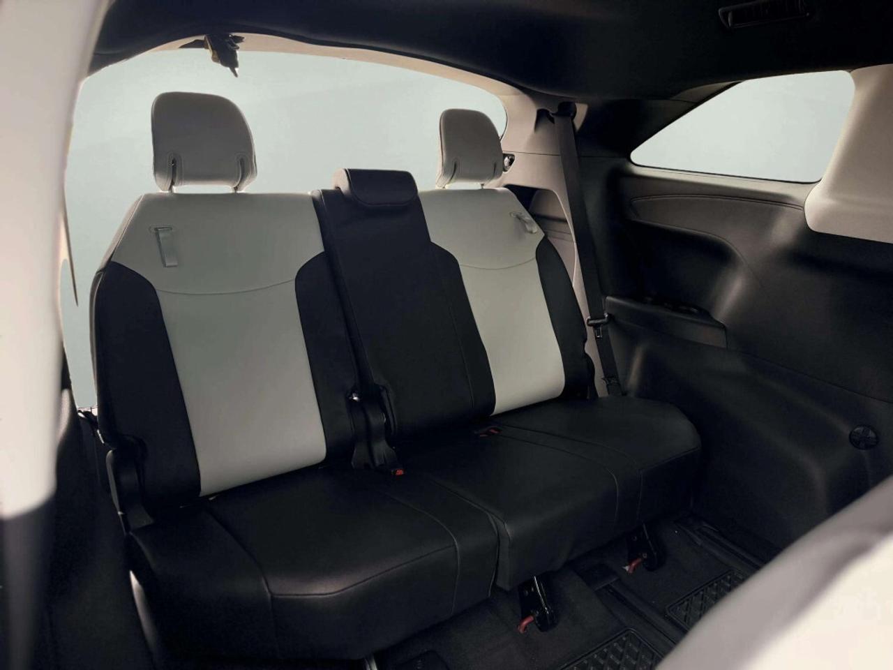 2025 Toyota Sienna XSE 7-Passenger All-wheel Drive Photo