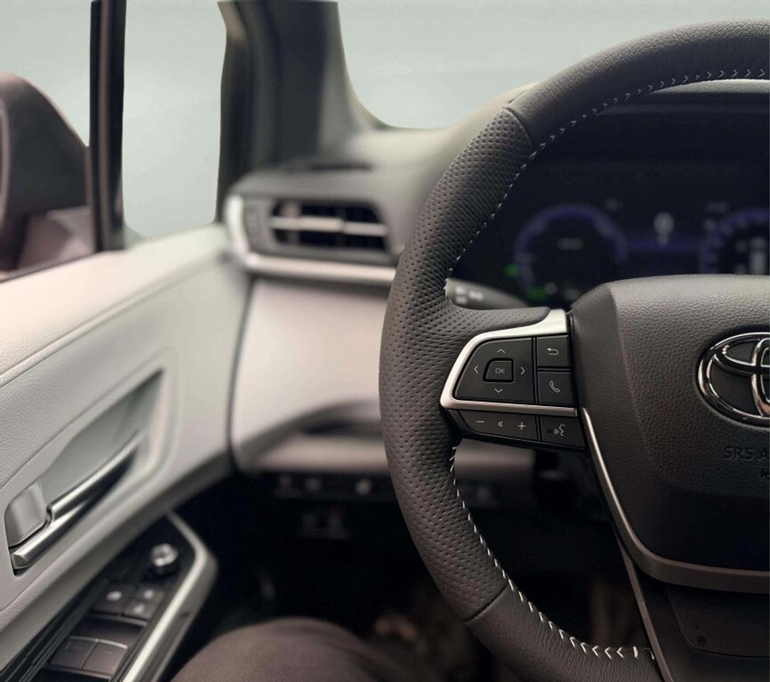 2025 Toyota Sienna XSE 7-Passenger All-wheel Drive Photo