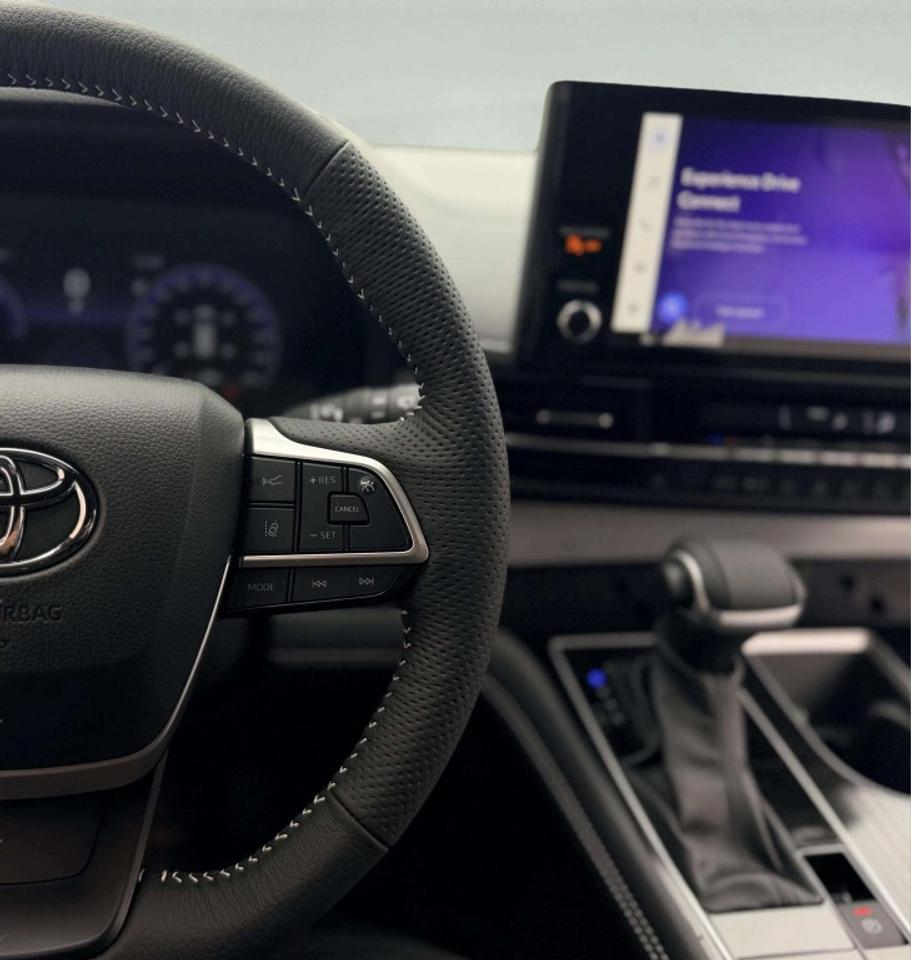 2025 Toyota Sienna XSE 7-Passenger All-wheel Drive Photo