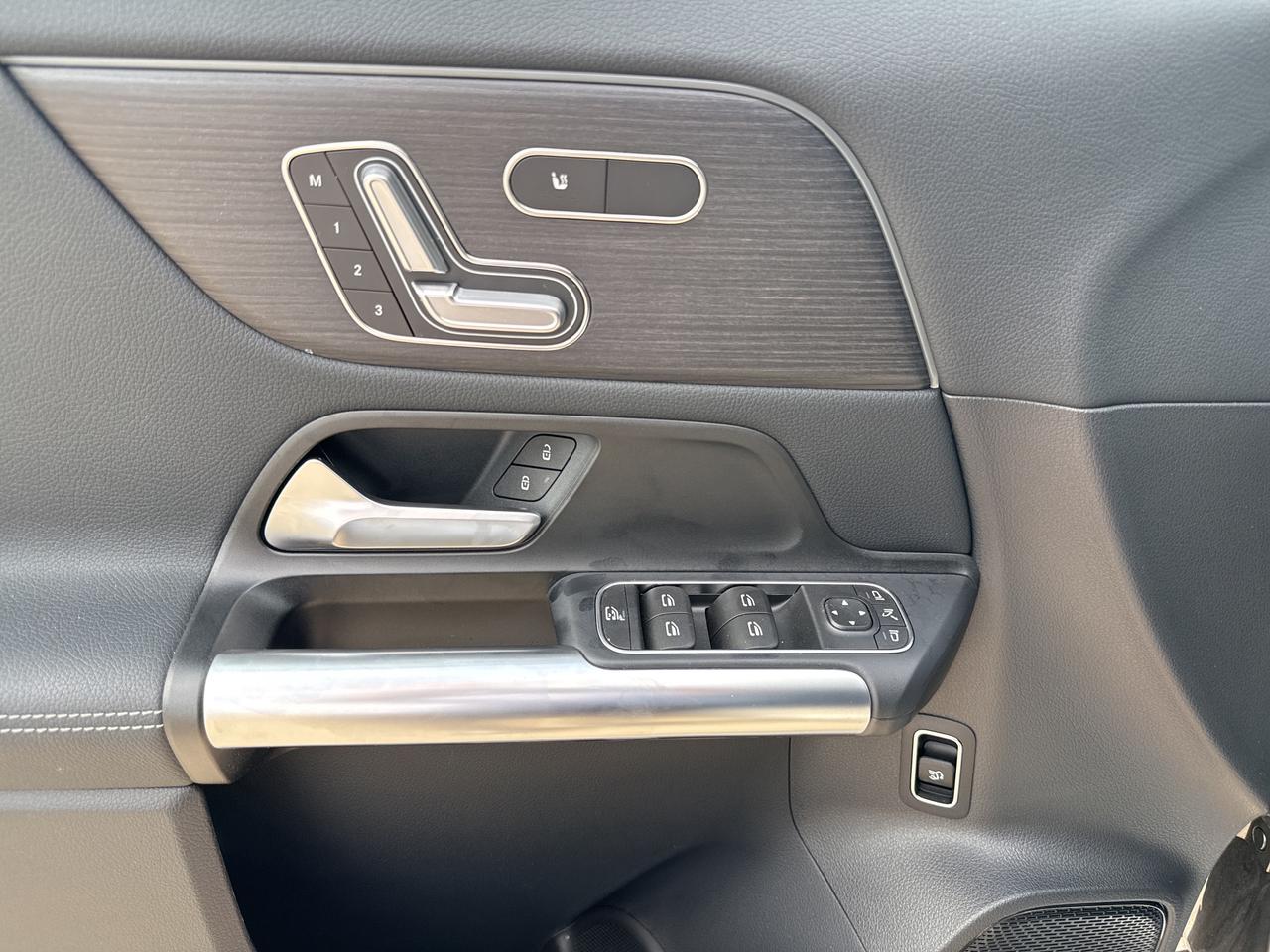 2026 Mercedes-Benz GLA Exclusive Trim Active Distance Pwr Sunroof Photo