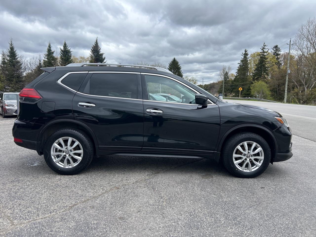 2017 Nissan Rogue SV, Bluetooth, Back Up Cam, Pano Sunroof Photo3