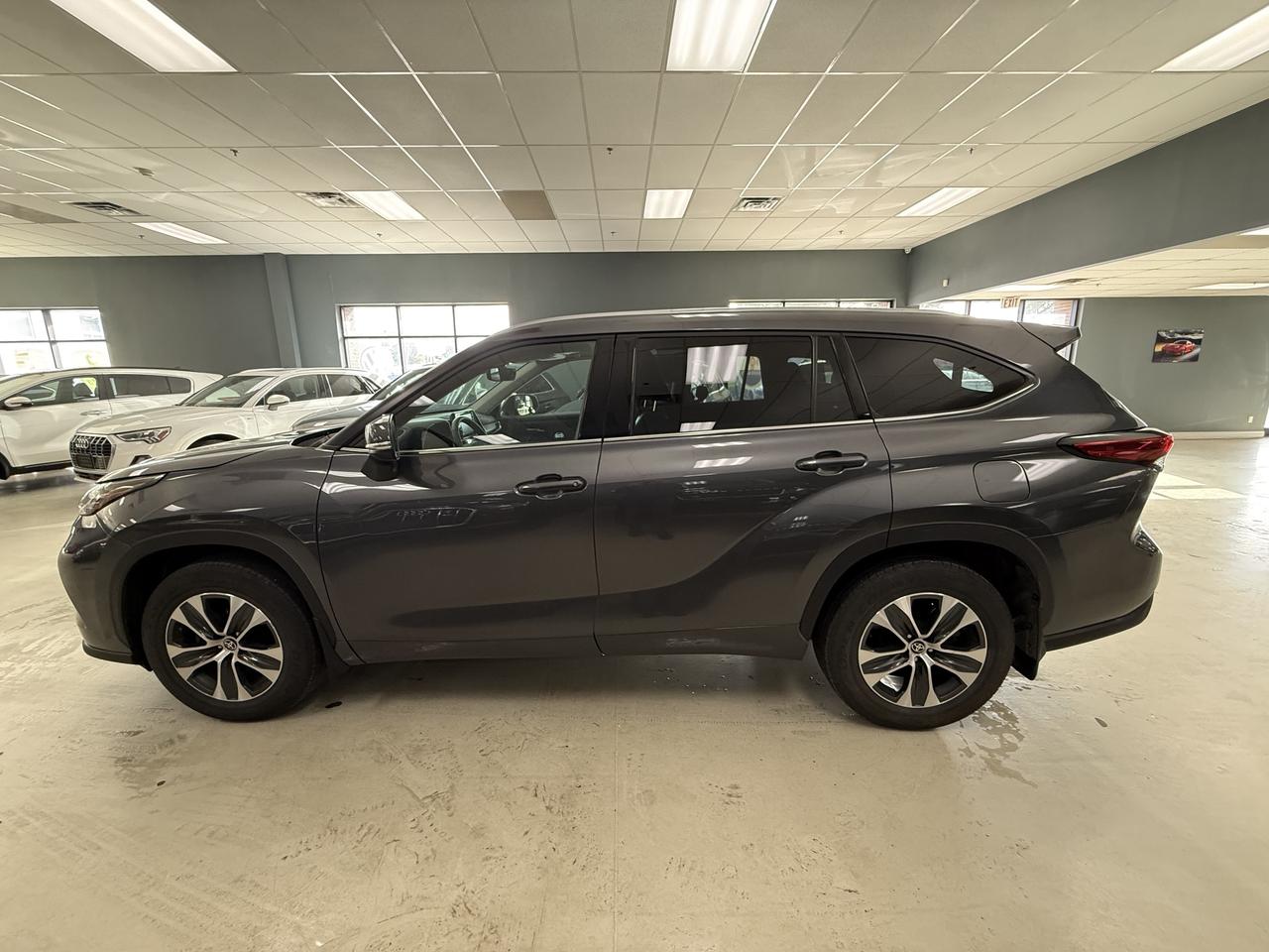 2021 Toyota Highlander XLE AWD**NO ACCIDENTS** Photo