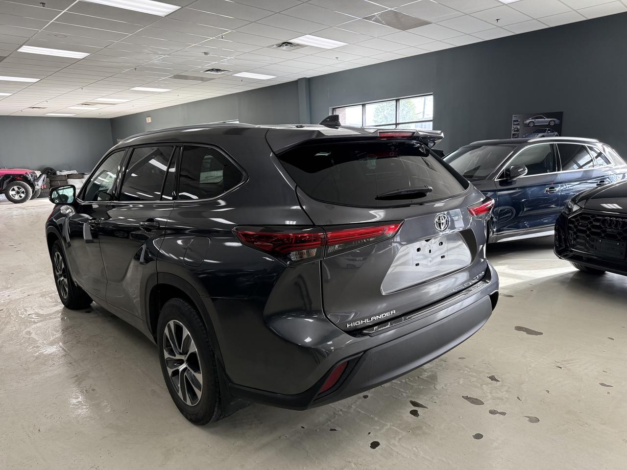 2021 Toyota Highlander XLE AWD**NO ACCIDENTS** Photo