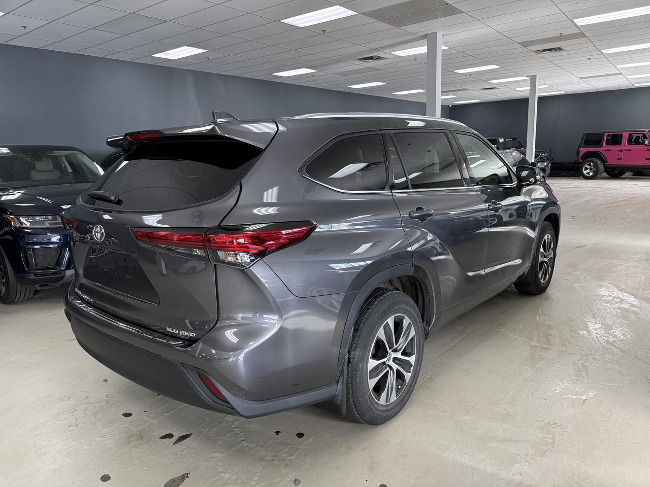 2021 Toyota Highlander XLE AWD**NO ACCIDENTS** Photo