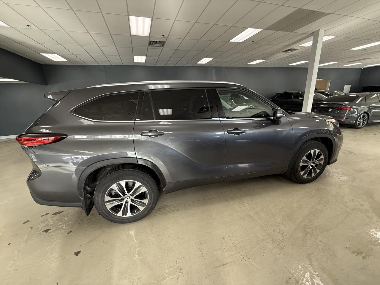 2021 Toyota Highlander XLE AWD**NO ACCIDENTS** Photo