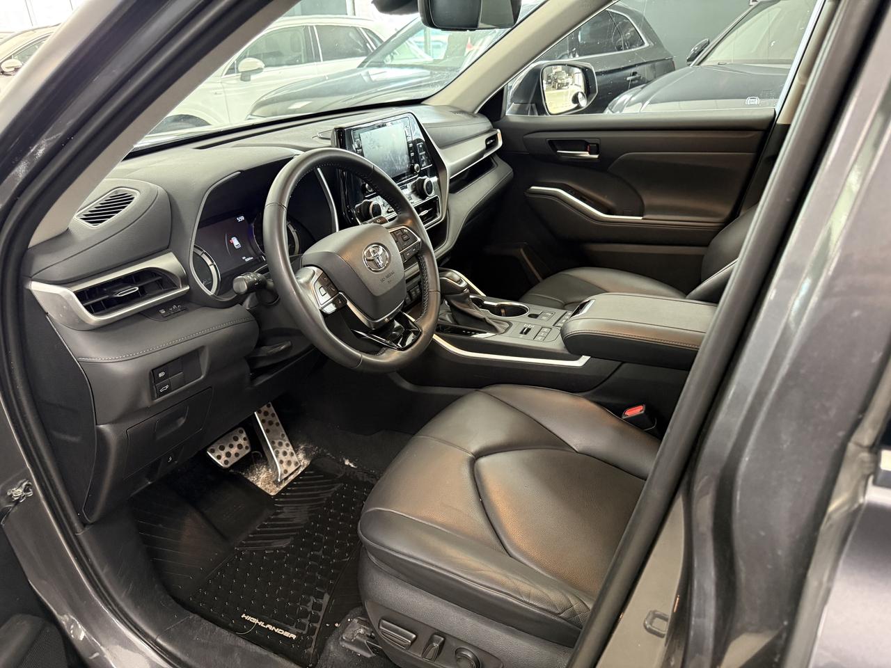 2021 Toyota Highlander XLE AWD**NO ACCIDENTS** Photo