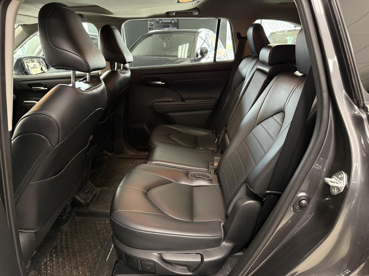 2021 Toyota Highlander XLE AWD**NO ACCIDENTS** Photo