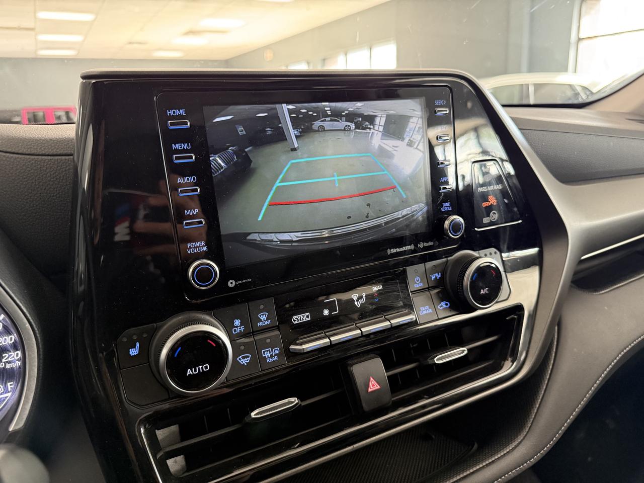 2021 Toyota Highlander XLE AWD**NO ACCIDENTS** Photo