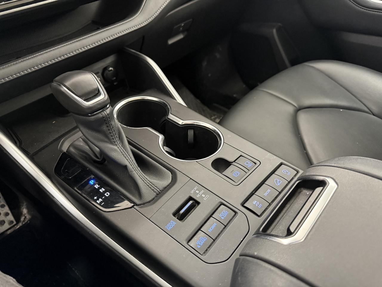 2021 Toyota Highlander XLE AWD**NO ACCIDENTS** Photo