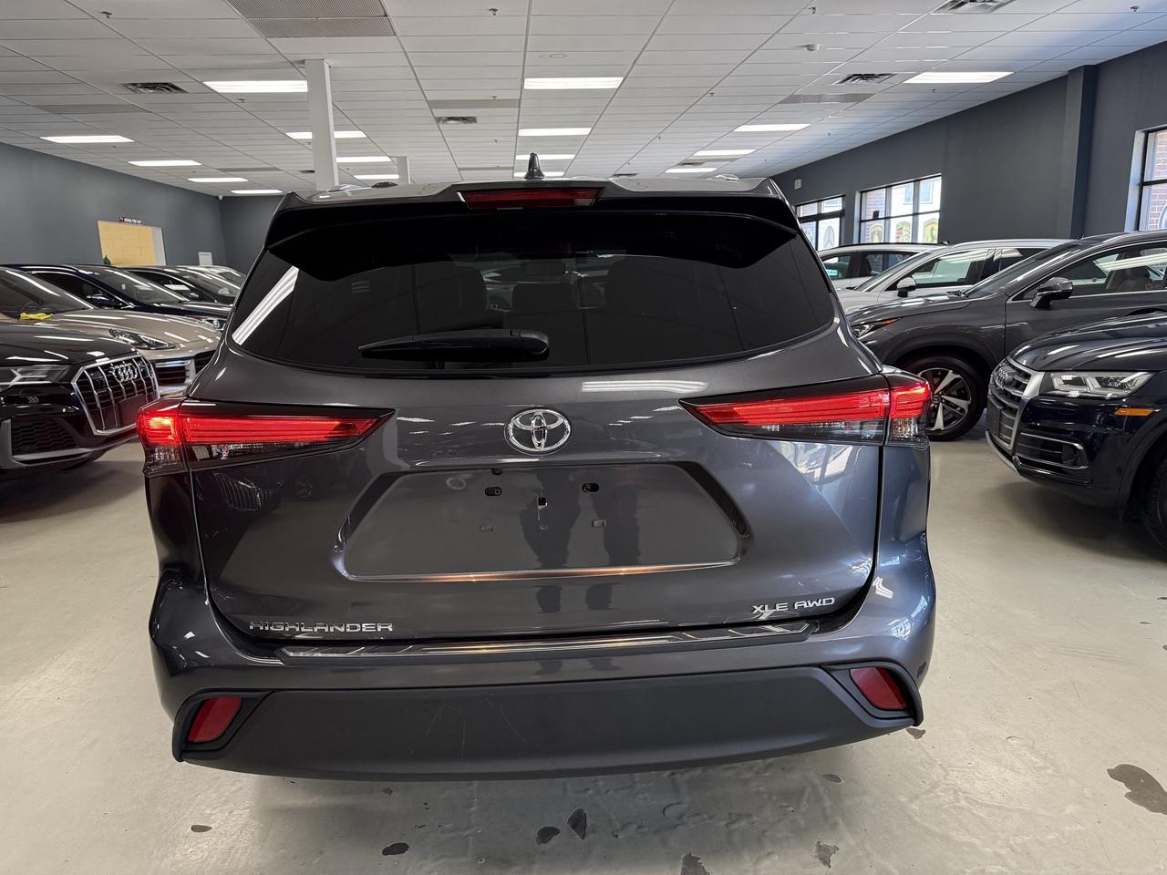 2021 Toyota Highlander XLE AWD**NO ACCIDENTS** Photo3