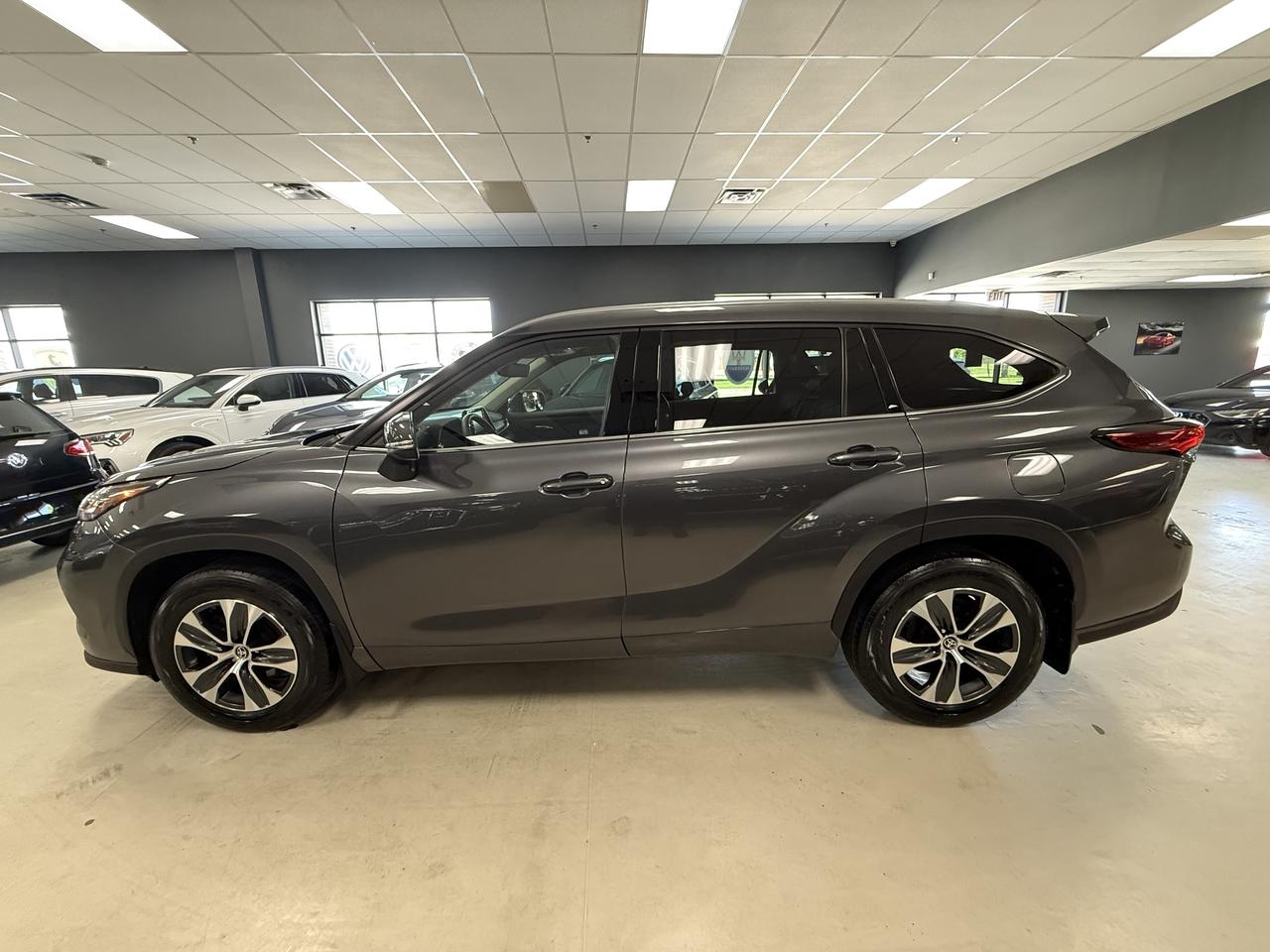 2021 Toyota Highlander XLE AWD**NO ACCIDENTS** Photo